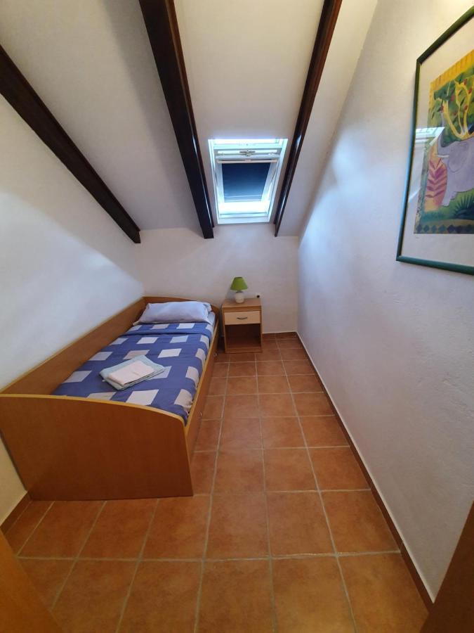 Kaprije Mistral Apartment Bagian luar foto