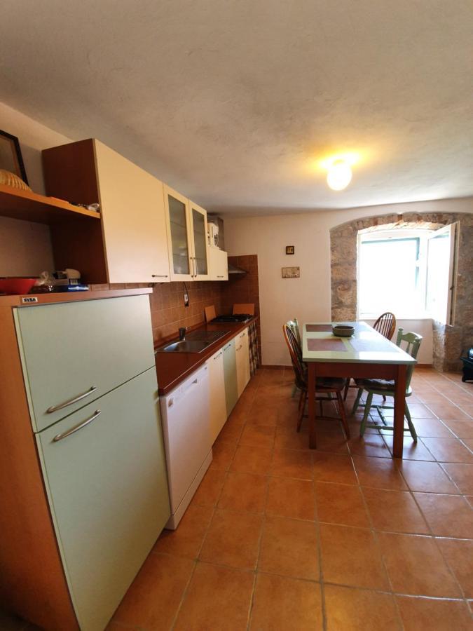 Kaprije Mistral Apartment Bagian luar foto