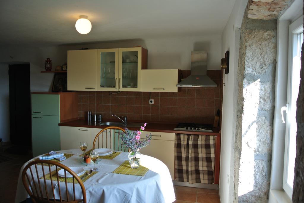 Kaprije Mistral Apartment Bagian luar foto