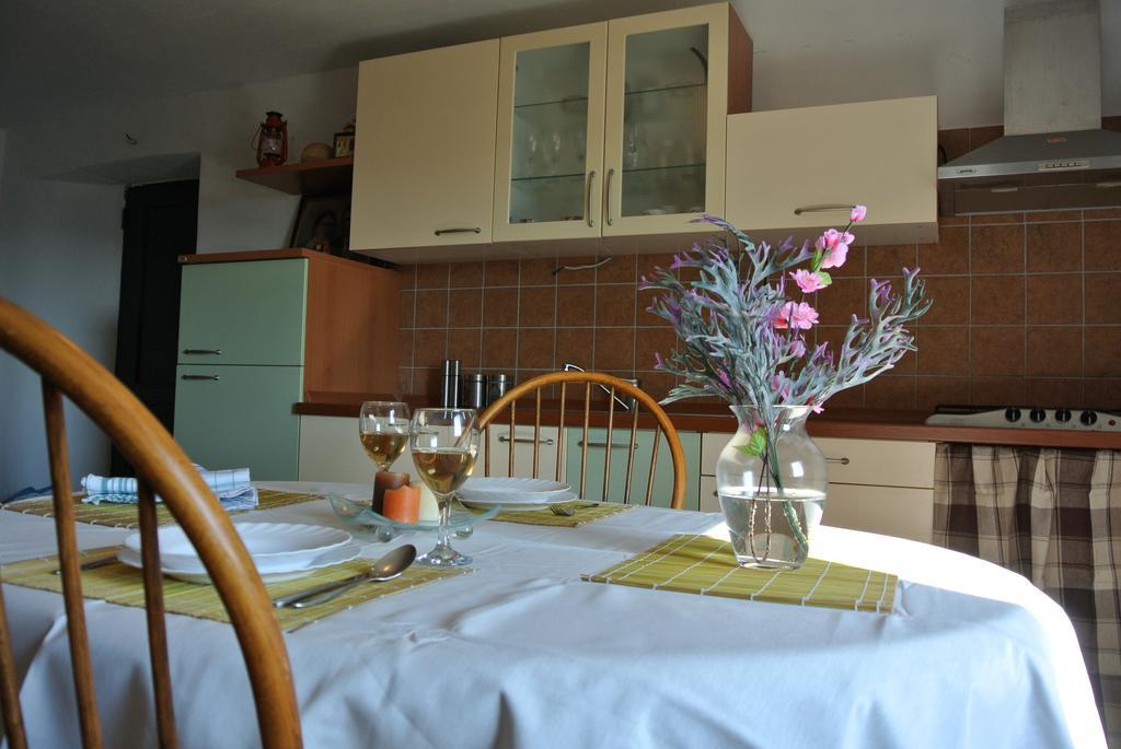 Kaprije Mistral Apartment Bagian luar foto