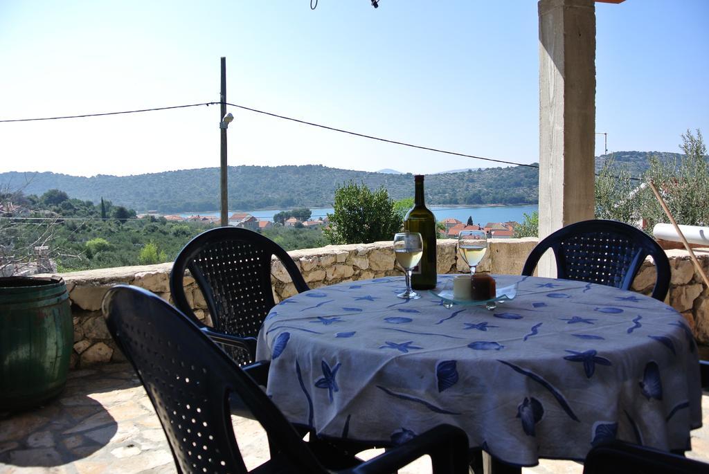 Kaprije Mistral Apartment Bagian luar foto