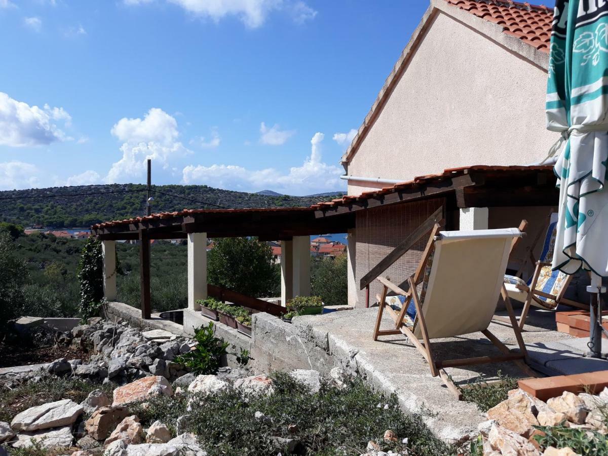 Kaprije Mistral Apartment Bagian luar foto