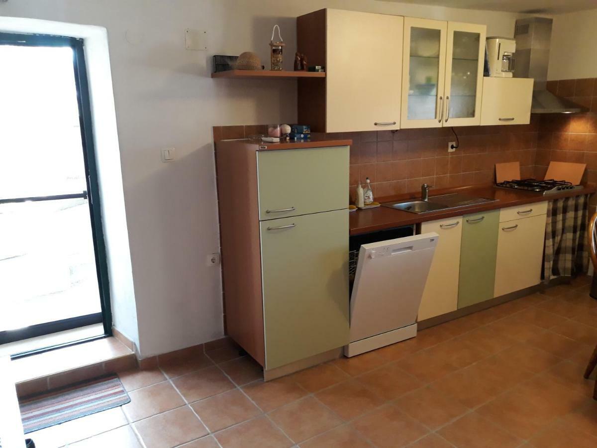 Kaprije Mistral Apartment Bagian luar foto