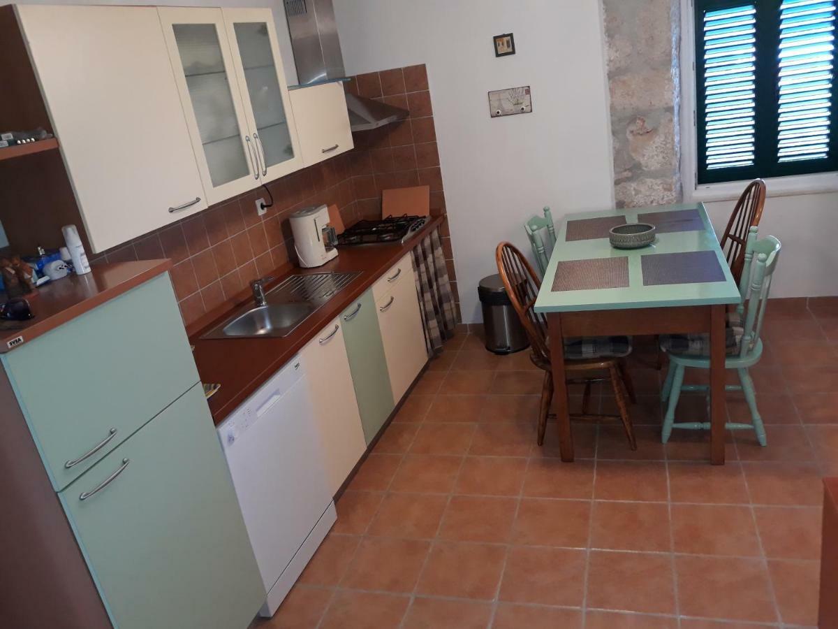 Kaprije Mistral Apartment Bagian luar foto