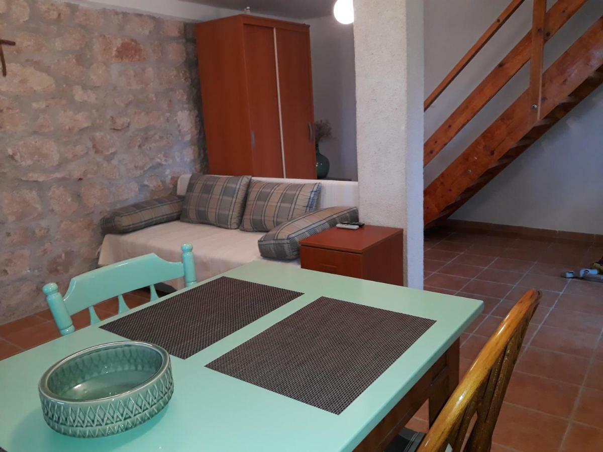 Kaprije Mistral Apartment Bagian luar foto
