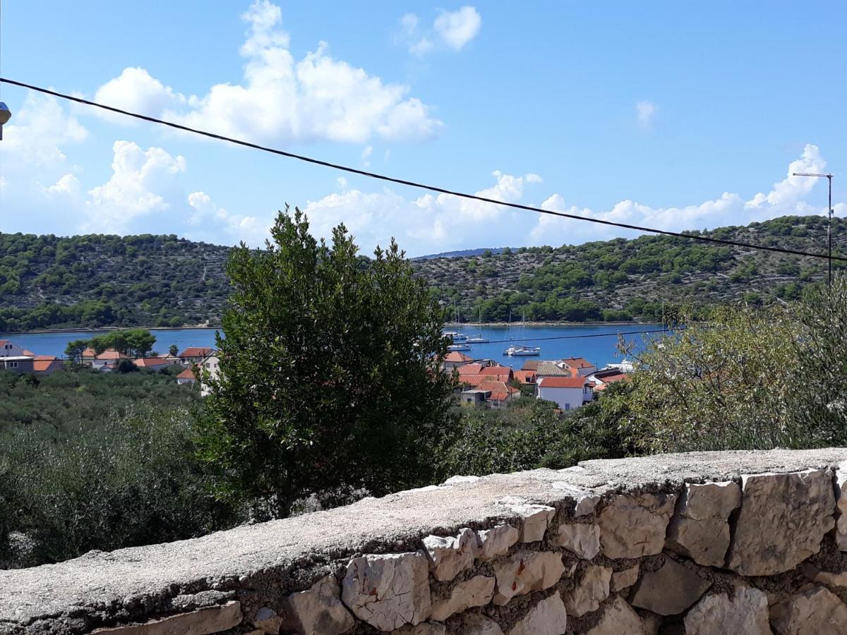 Kaprije Mistral Apartment Bagian luar foto